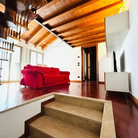 شقة Loft With Mezzanine 6' Center