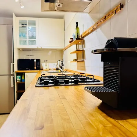 Loft With Mezzanine 6' Center شقة *